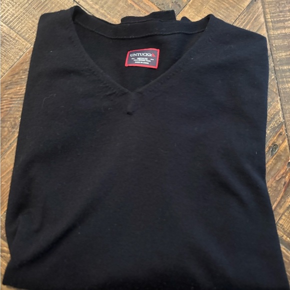 UNTUCKit  Sweater Men's Medium 100%
Merino Wool Navy V Neck Long Sleeve
Pullover - Picture 12 of 14